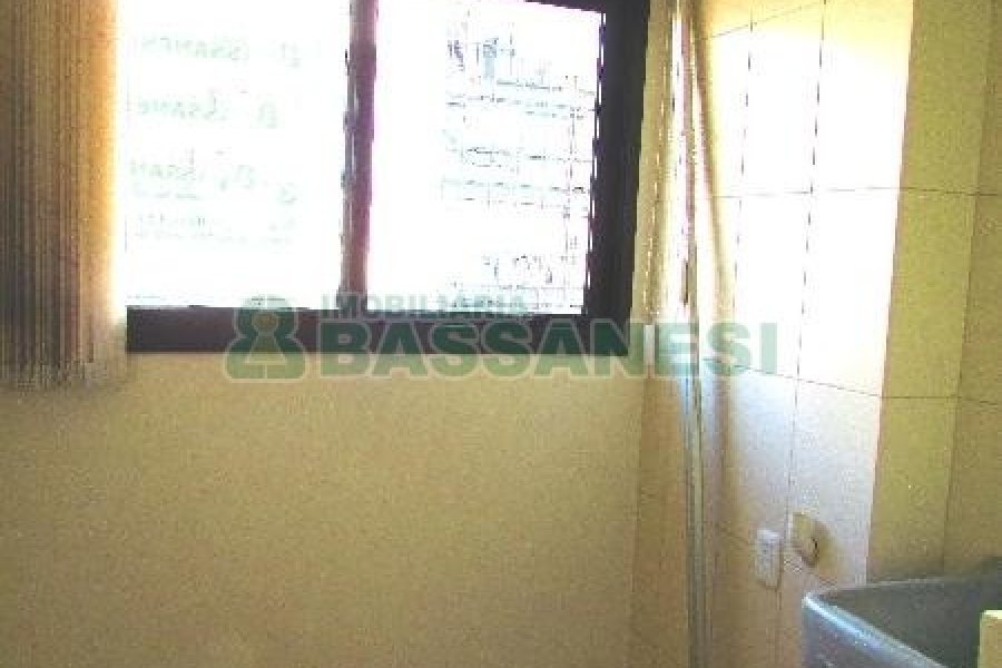 Apartamento com 76m², 2 dormitórios, 2 vagas, no bairro Centro em Caxias do Sul para Comprar