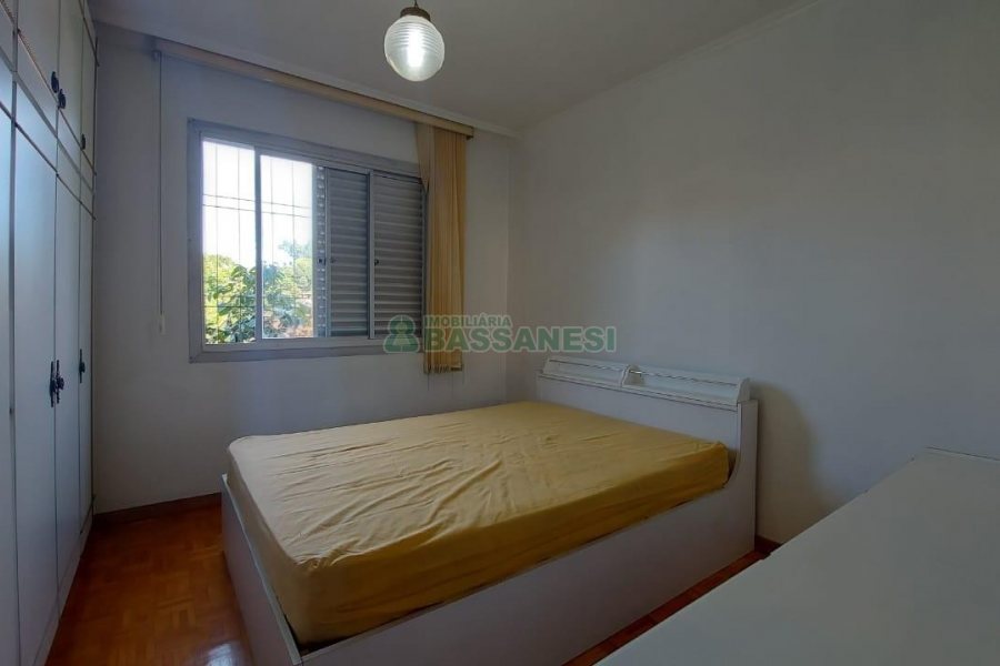 Casa Mobiliada com 260m², 3 dormitórios, 3 vagas, no bairro Universitário em Caxias do Sul para Comprar