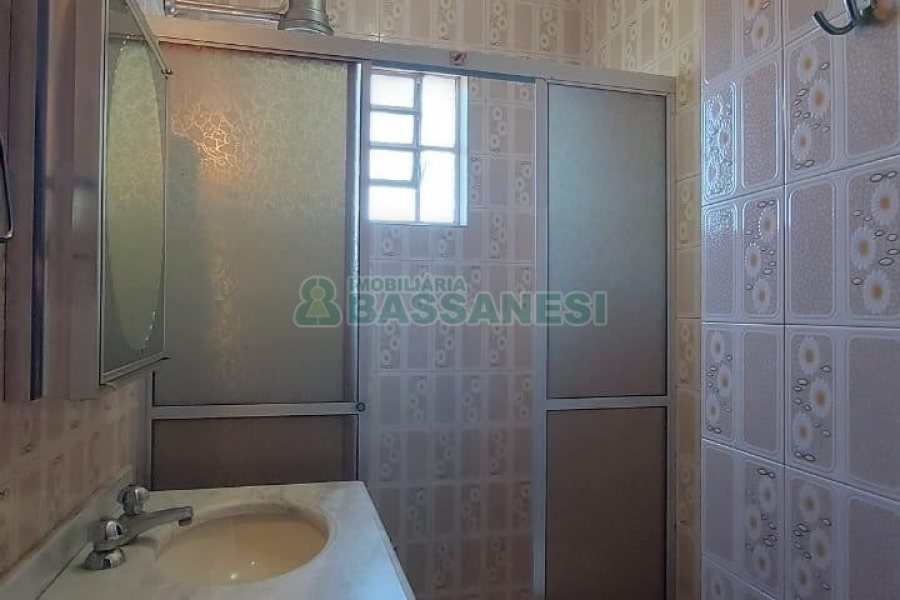Casa Mobiliada com 260m², 3 dormitórios, 3 vagas, no bairro Universitário em Caxias do Sul para Comprar