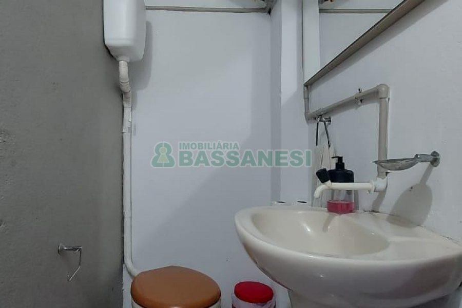 Casa Mobiliada com 260m², 3 dormitórios, 3 vagas, no bairro Universitário em Caxias do Sul para Comprar