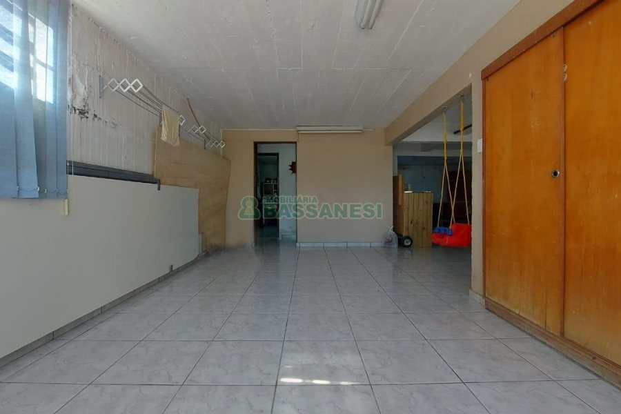 Casa Mobiliada com 260m², 3 dormitórios, 3 vagas, no bairro Universitário em Caxias do Sul para Comprar