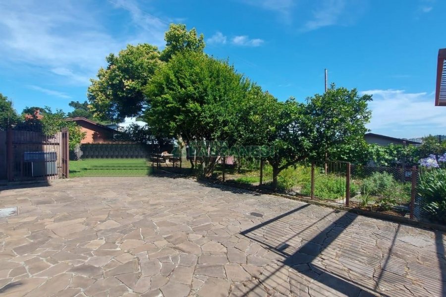 Casa Mobiliada com 260m², 3 dormitórios, 3 vagas, no bairro Universitário em Caxias do Sul para Comprar