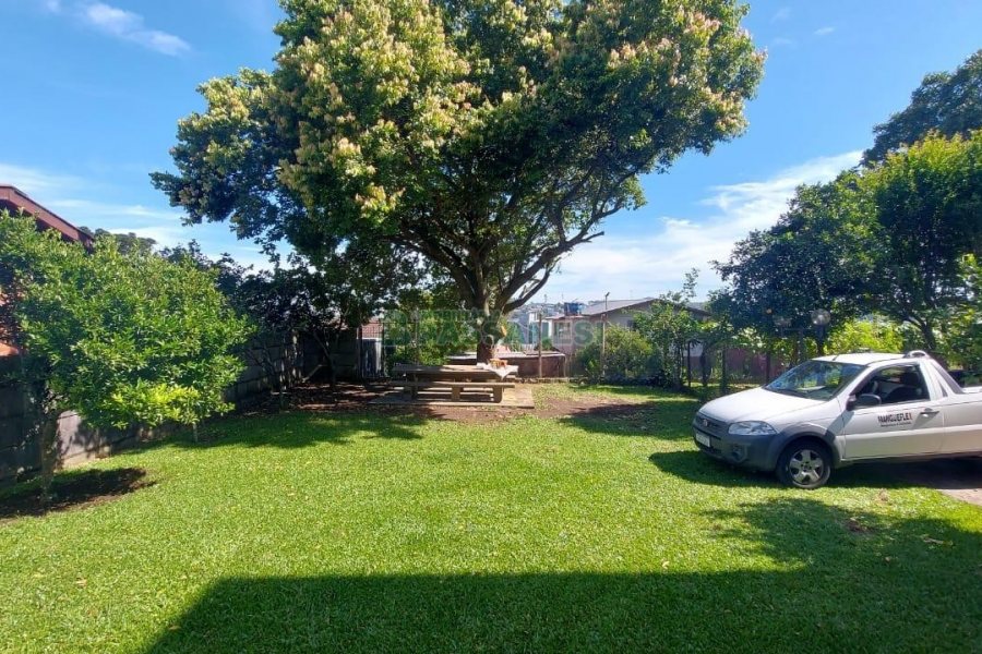 Casa Mobiliada com 260m², 3 dormitórios, 3 vagas, no bairro Universitário em Caxias do Sul para Comprar