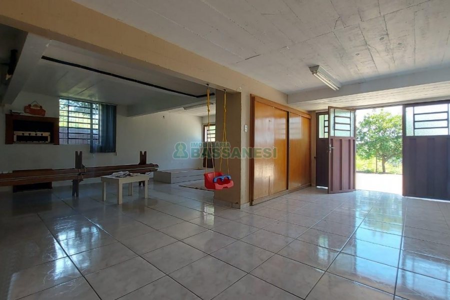 Casa Mobiliada com 260m², 3 dormitórios, 3 vagas, no bairro Universitário em Caxias do Sul para Comprar