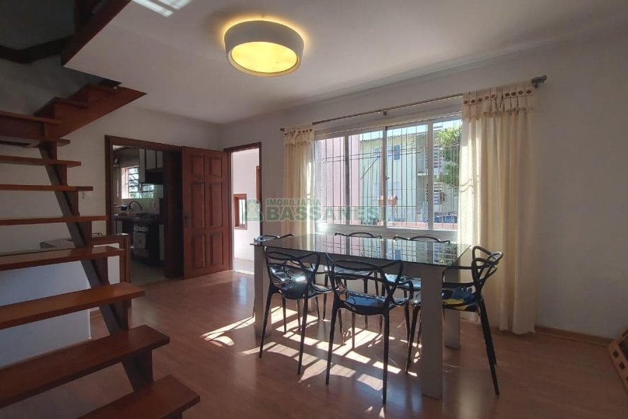 Casa Mobiliada com 260m², 3 dormitórios, 3 vagas, no bairro Universitário em Caxias do Sul para Comprar