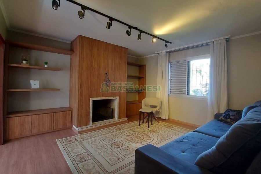 Casa Mobiliada com 260m², 3 dormitórios, 3 vagas, no bairro Universitário em Caxias do Sul para Comprar