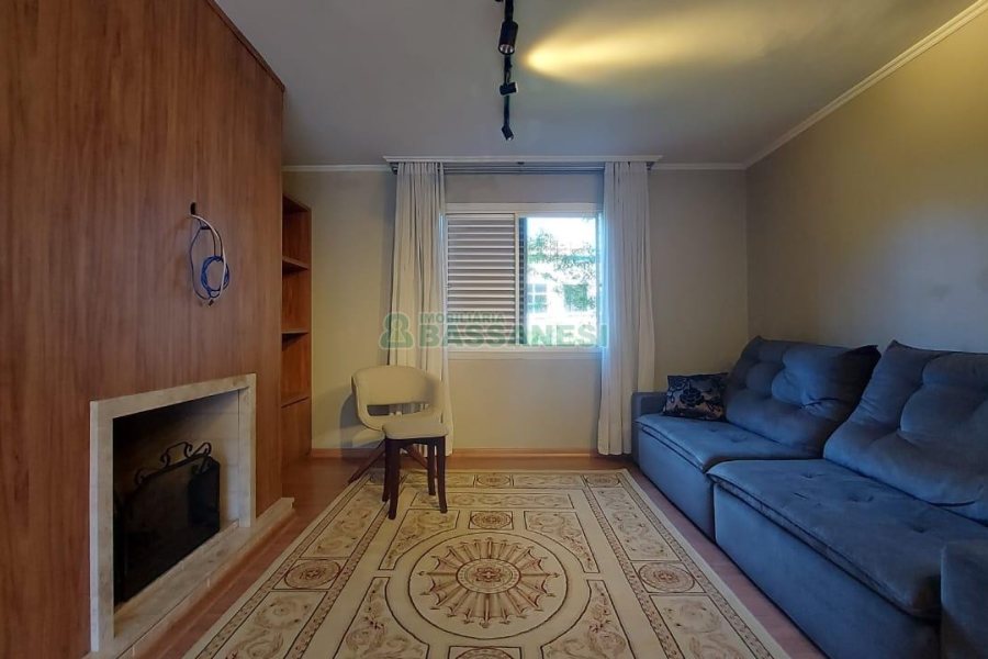 Casa Mobiliada com 260m², 3 dormitórios, 3 vagas, no bairro Universitário em Caxias do Sul para Comprar