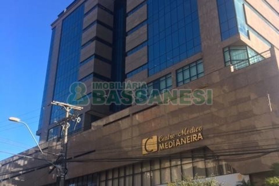 Sala com 120m², 2 vagas, no bairro Madureira em Caxias do Sul para Comprar