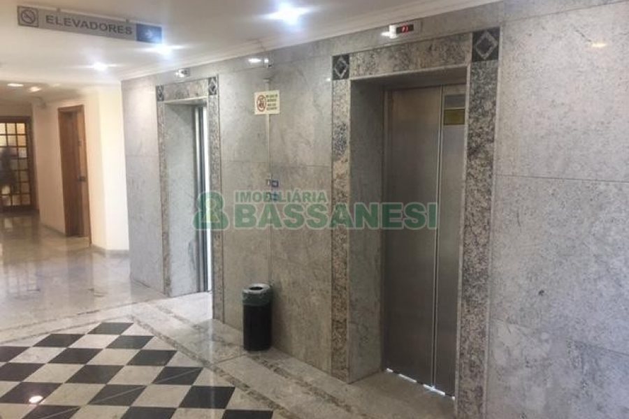 Sala com 120m², 2 vagas, no bairro Madureira em Caxias do Sul para Comprar