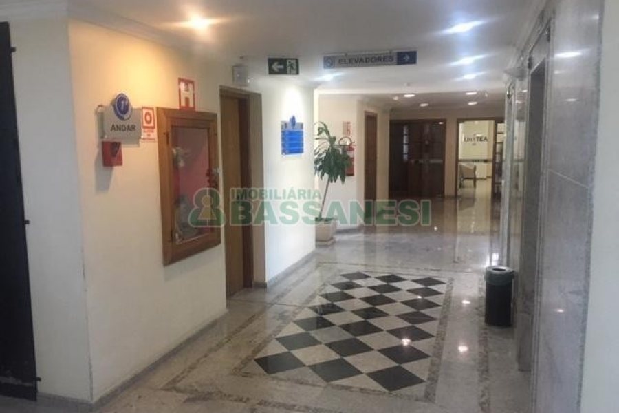 Sala com 120m², 2 vagas, no bairro Madureira em Caxias do Sul para Comprar