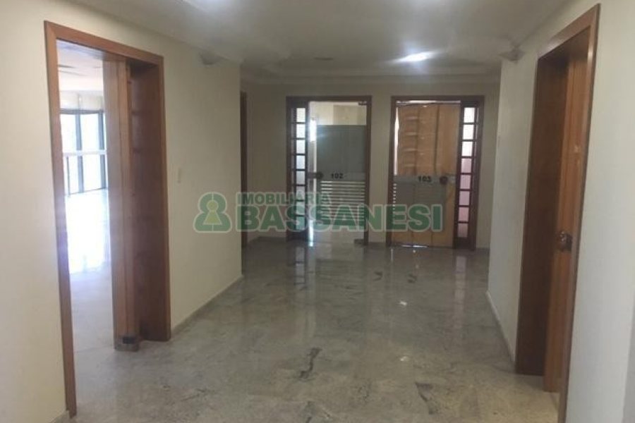 Sala com 120m², 2 vagas, no bairro Madureira em Caxias do Sul para Comprar