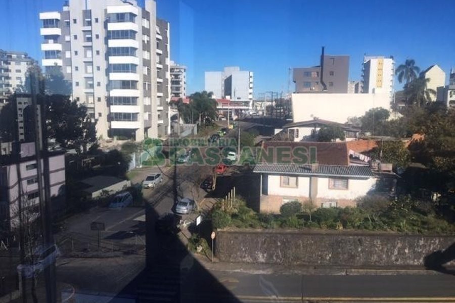 Sala com 120m², 2 vagas, no bairro Madureira em Caxias do Sul para Comprar