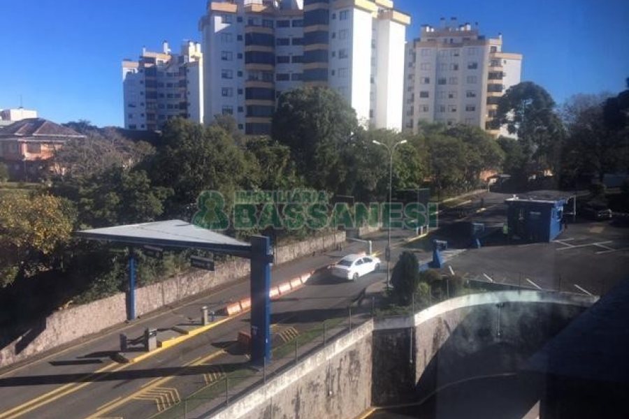 Sala com 120m², 2 vagas, no bairro Madureira em Caxias do Sul para Comprar