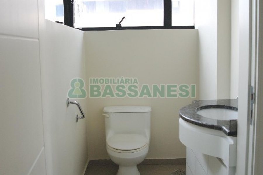 Sala com 120m², 2 vagas, no bairro Madureira em Caxias do Sul para Comprar
