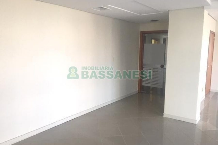 Sala com 120m², 2 vagas, no bairro Madureira em Caxias do Sul para Comprar
