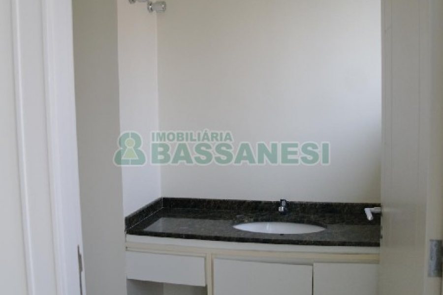 Sala com 120m², 2 vagas, no bairro Madureira em Caxias do Sul para Comprar