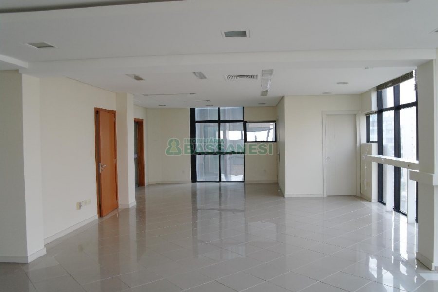 Sala com 120m², 2 vagas, no bairro Madureira em Caxias do Sul para Comprar