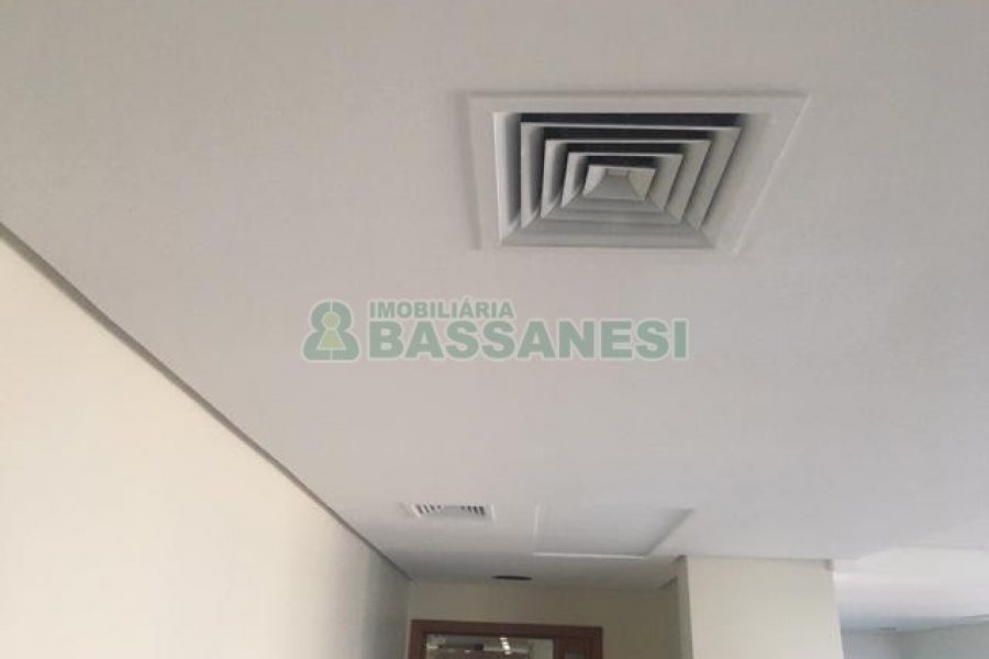 Sala com 120m², 2 vagas, no bairro Madureira em Caxias do Sul para Comprar