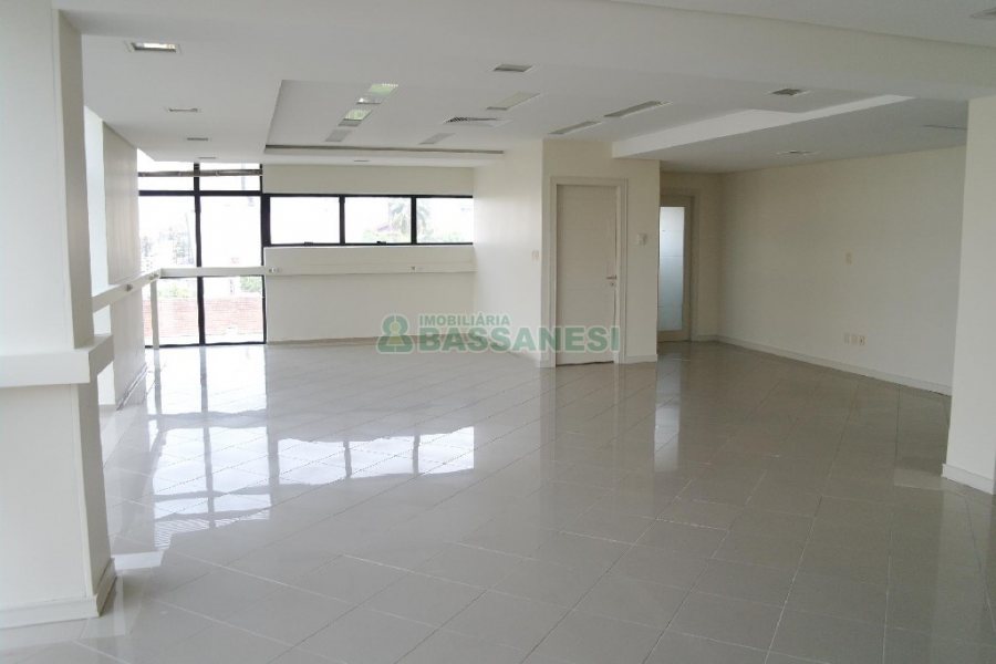 Sala com 120m², 2 vagas, no bairro Madureira em Caxias do Sul para Comprar