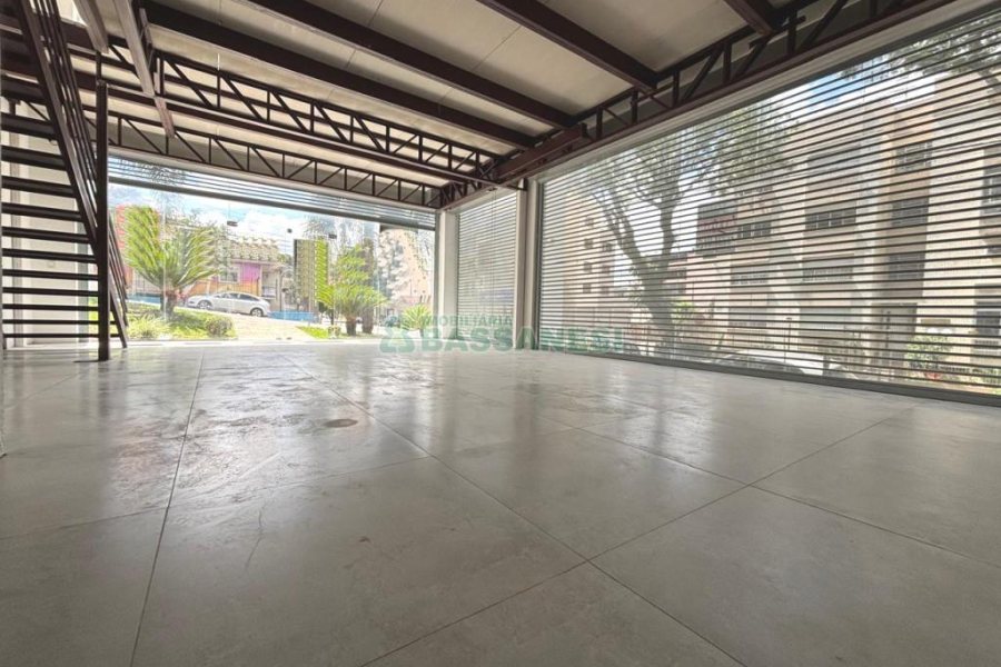 Loja com 143m², 1 vaga, no bairro Centro em Caxias do Sul para Alugar