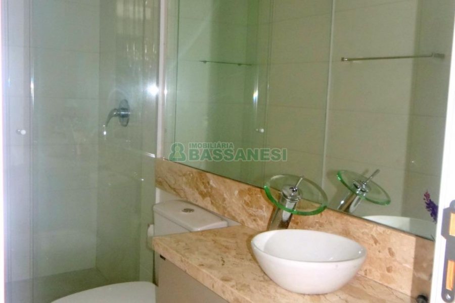 Apto Mobiliado com 46m², 1 dormitório, 1 vaga, no bairro Lourdes em Caxias do Sul para Alugar