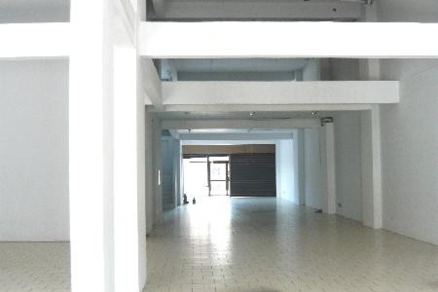 Loja com 570m², 1 vaga, no bairro Centro em Caxias do Sul para Comprar