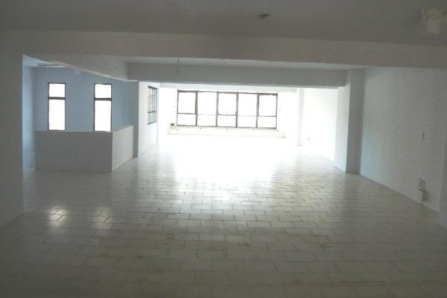 Loja com 570m², 1 vaga, no bairro Centro em Caxias do Sul para Comprar
