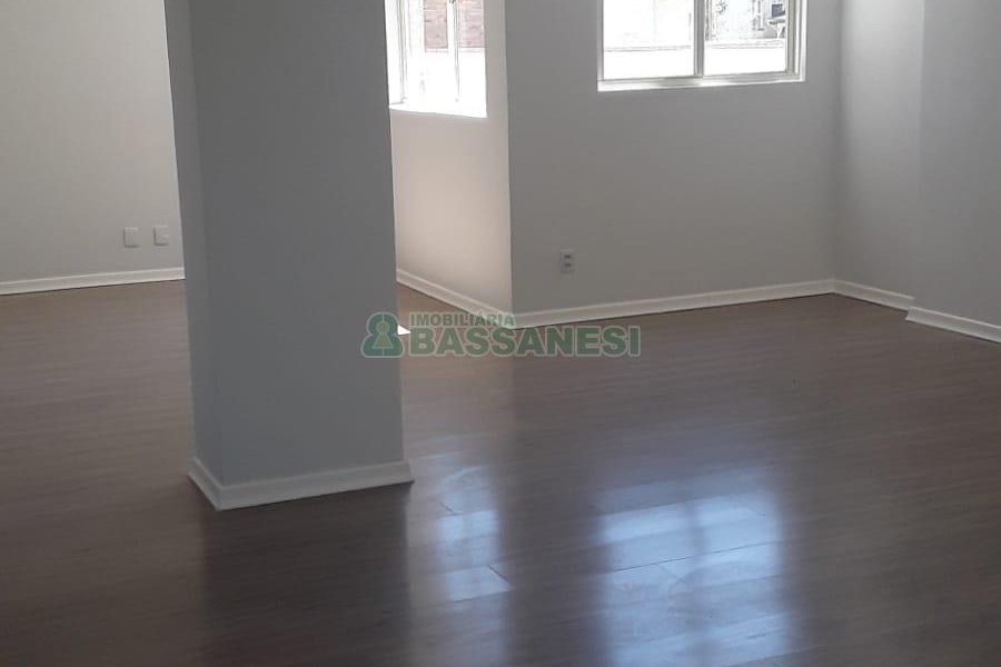 Sala com 42m², no bairro Centro em Caxias do Sul para Comprar
