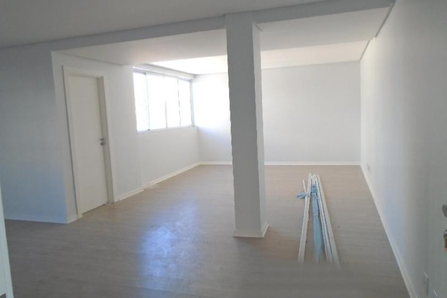 Sala com 42m², no bairro Centro em Caxias do Sul para Comprar