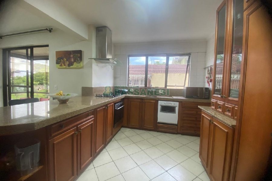 Apto Mobiliado com 135m², 2 dormitórios, 2 vagas, no bairro Colina Sorriso em Caxias do Sul para Comprar