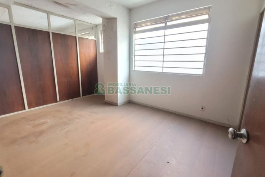 Sala com 112m², no bairro Centro em Caxias do Sul para Alugar