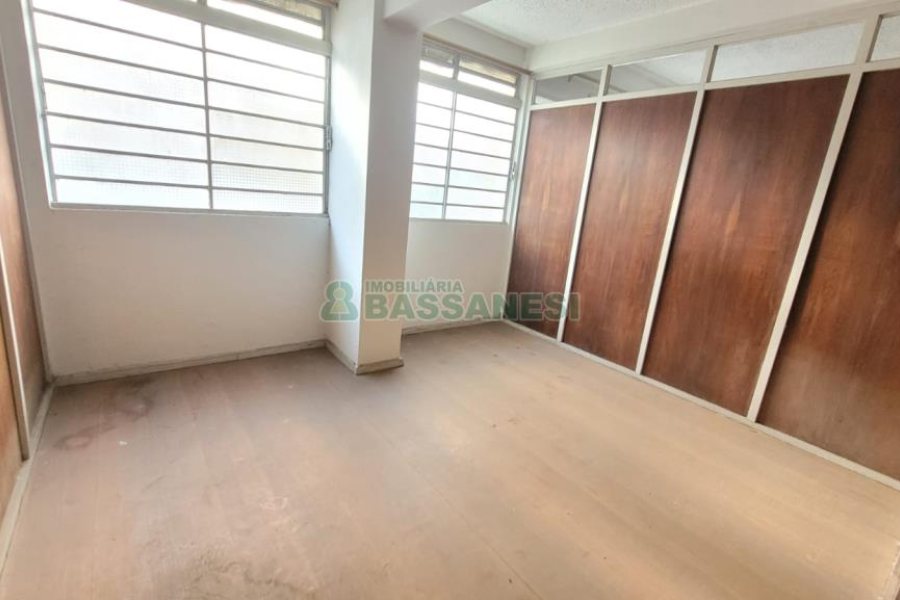 Sala com 112m², no bairro Centro em Caxias do Sul para Alugar