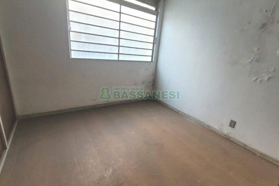 Sala com 112m², no bairro Centro em Caxias do Sul para Alugar