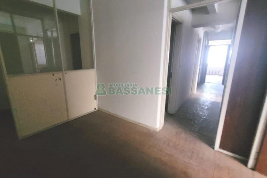 Sala com 112m², no bairro Centro em Caxias do Sul para Alugar