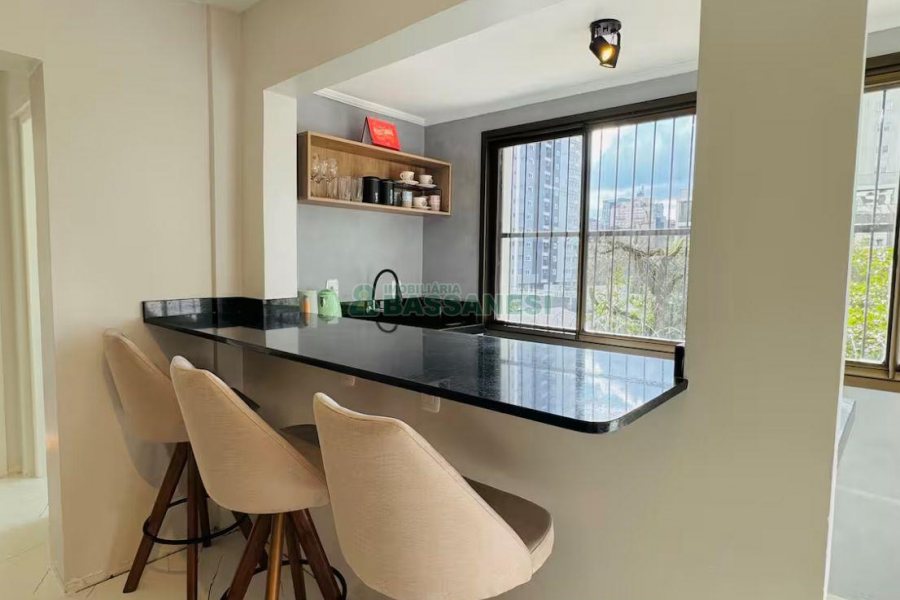 Apto Mobiliado com 54m², 2 dormitórios, 1 vaga, no bairro Centro em Caxias do Sul para Alugar
