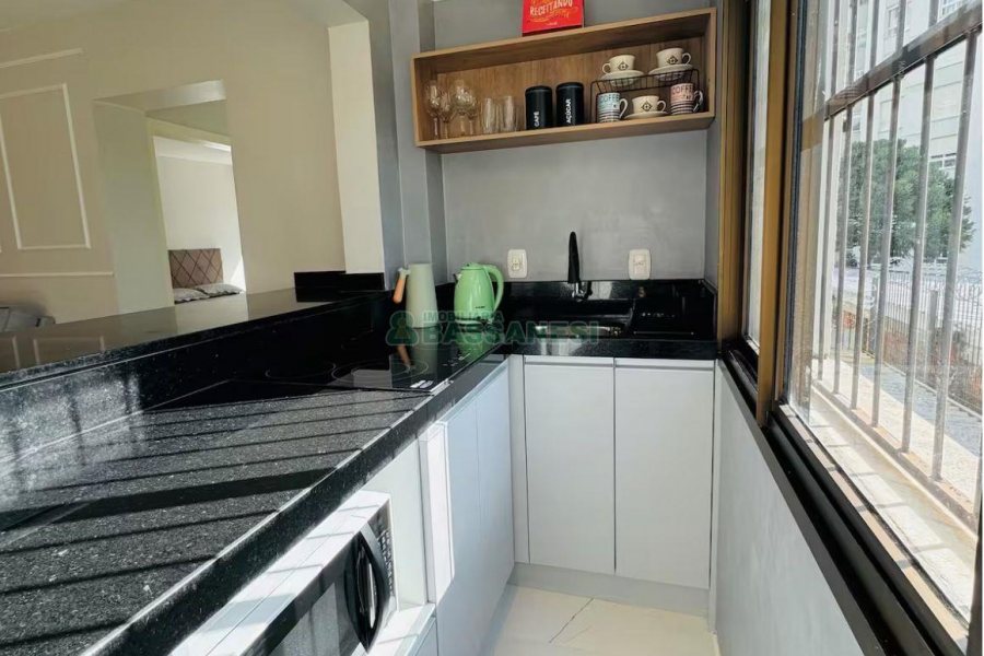 Apto Mobiliado com 54m², 2 dormitórios, 1 vaga, no bairro Centro em Caxias do Sul para Alugar