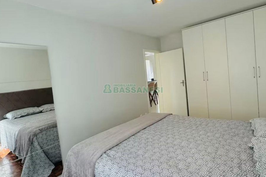 Apto Mobiliado com 54m², 2 dormitórios, 1 vaga, no bairro Centro em Caxias do Sul para Alugar