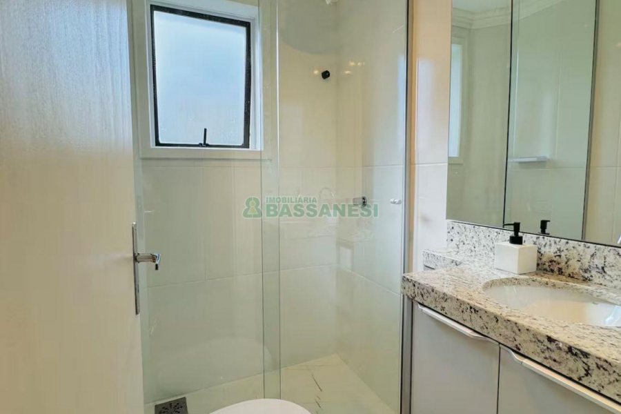Apto Mobiliado com 54m², 2 dormitórios, 1 vaga, no bairro Centro em Caxias do Sul para Alugar