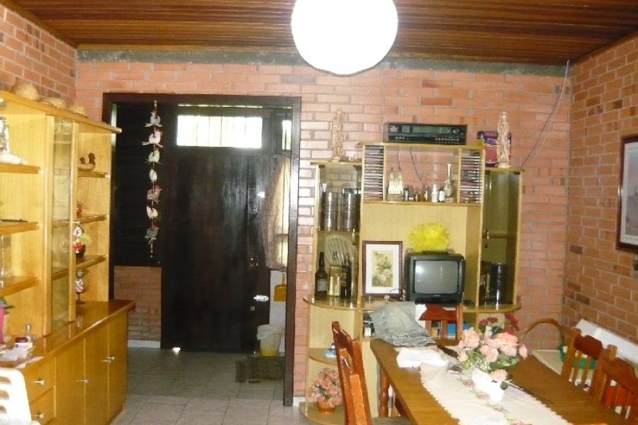 Chácara com 100m², 2 dormitórios, 1 vaga, no bairro Nossa Senhora da Saúde em Caxias do Sul para Comprar