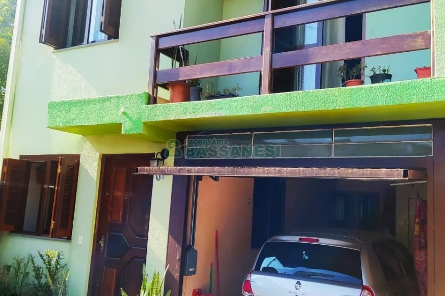 Sobrado com 104m², 3 dormitórios, no bairro Charqueadas em Caxias do Sul para Comprar