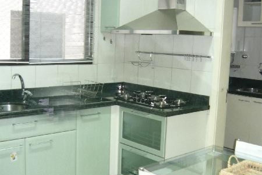 Apto Mobiliado com 85m², 2 dormitórios, 1 vaga, no bairro Centro em Caxias do Sul para Alugar