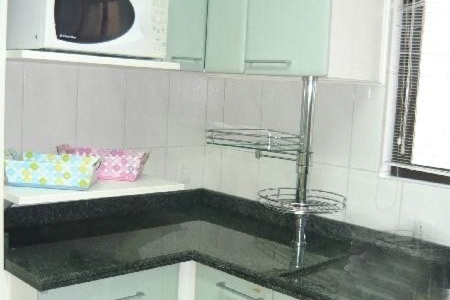 Apto Mobiliado com 85m², 2 dormitórios, 1 vaga, no bairro Centro em Caxias do Sul para Alugar