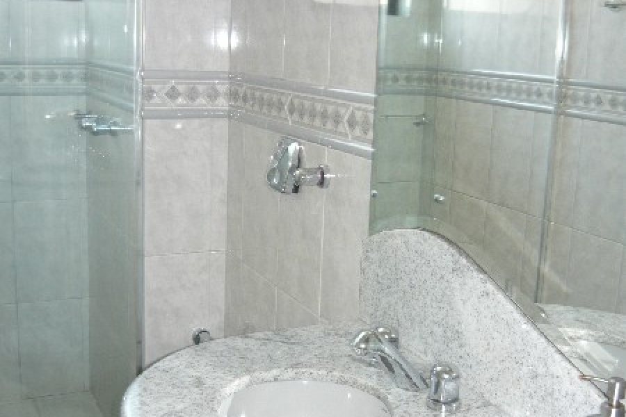 Apto Mobiliado com 85m², 2 dormitórios, 1 vaga, no bairro Centro em Caxias do Sul para Alugar