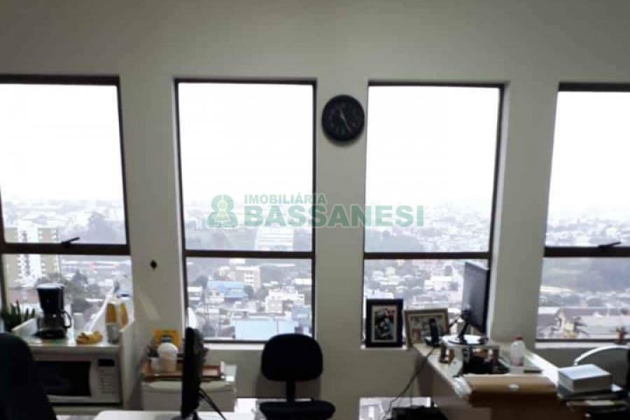Sala com 45m², no bairro Rio Branco em Caxias do Sul para Comprar
