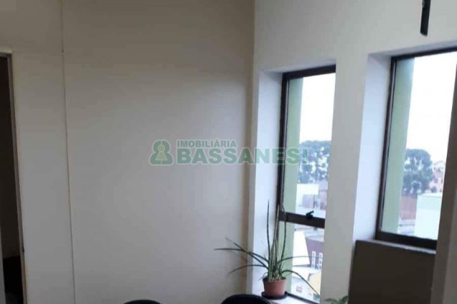 Sala com 45m², no bairro Rio Branco em Caxias do Sul para Comprar