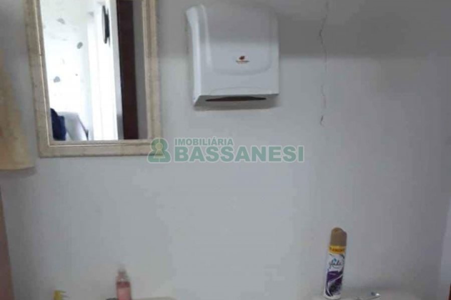 Sala com 45m², no bairro Rio Branco em Caxias do Sul para Comprar