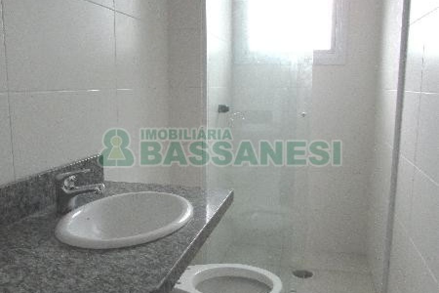 Apartamento com 76m², 2 dormitórios, 1 vaga, no bairro São Pelegrino em Caxias do Sul para Alugar