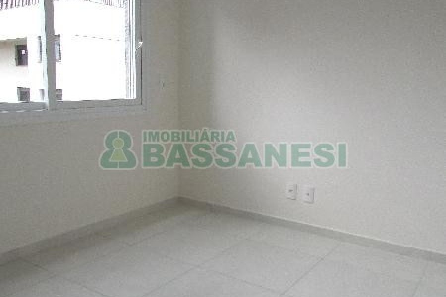 Apartamento com 76m², 2 dormitórios, 1 vaga, no bairro São Pelegrino em Caxias do Sul para Alugar