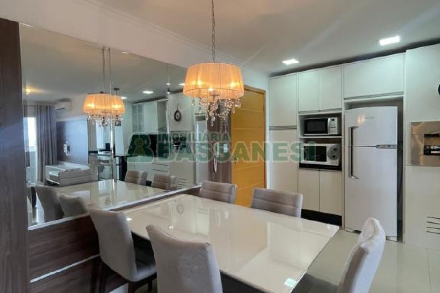 Apto Mobiliado com 90m², 3 dormitórios, 2 vagas, no bairro Madureira em Caxias do Sul para Alugar