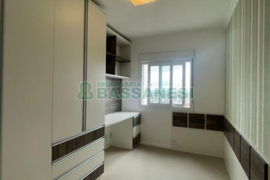 Apto Mobiliado com 90m², 3 dormitórios, 2 vagas, no bairro Madureira em Caxias do Sul para Alugar